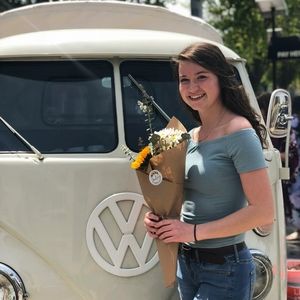 Meet your Posher, Elyssa